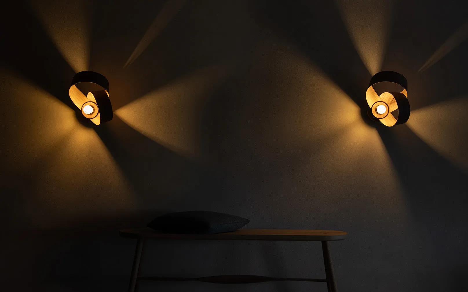 Verso Wireless Wall Light