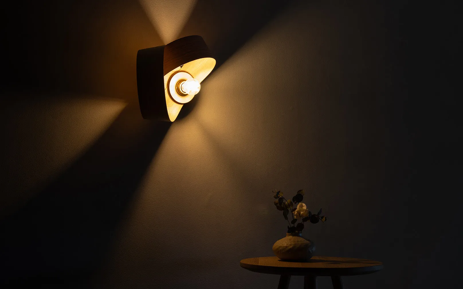 Verso Wireless Wall Light