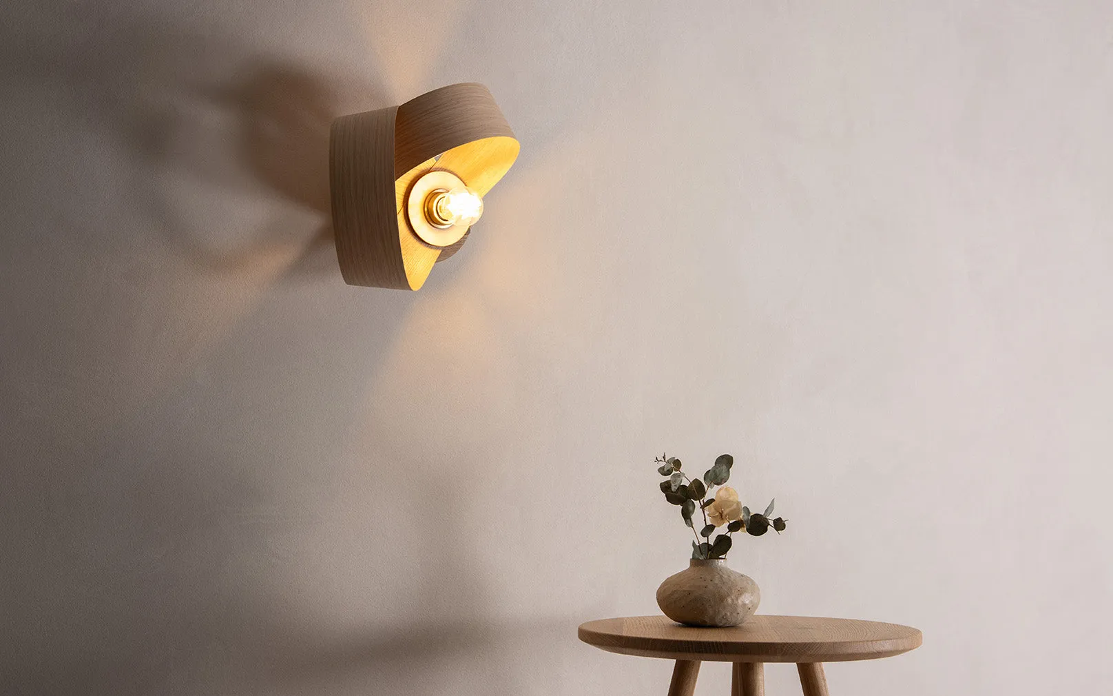 Verso Wireless Wall Light