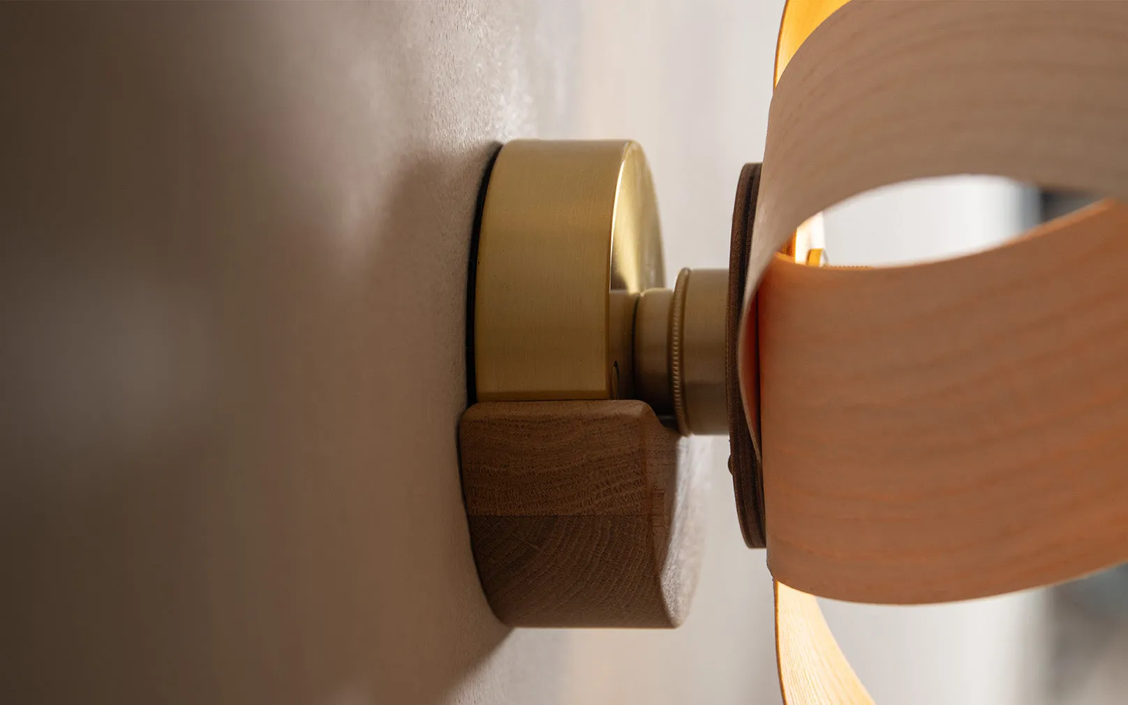 Verso Wireless Wall Light