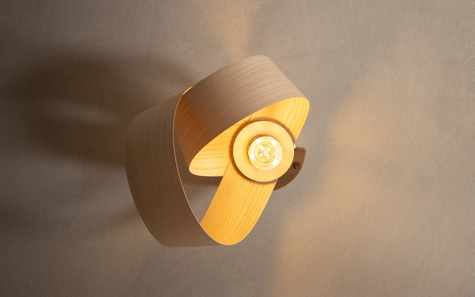 Verso Wireless Wall Light