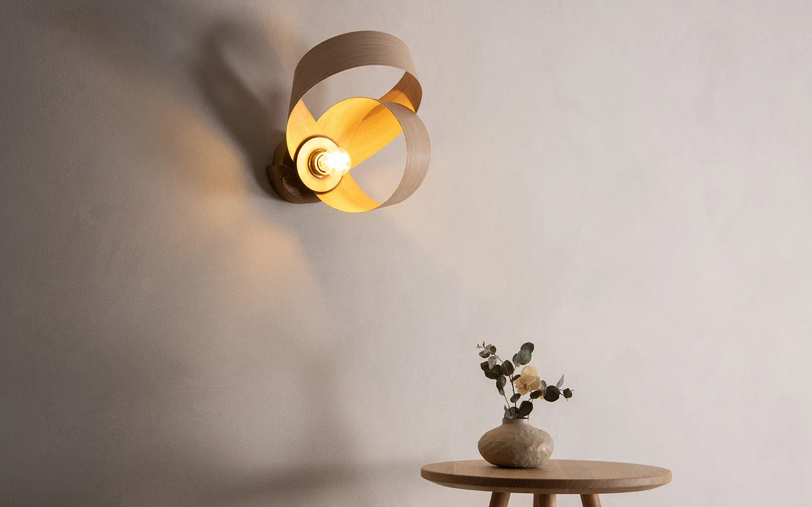 Verso Wireless Wall Light