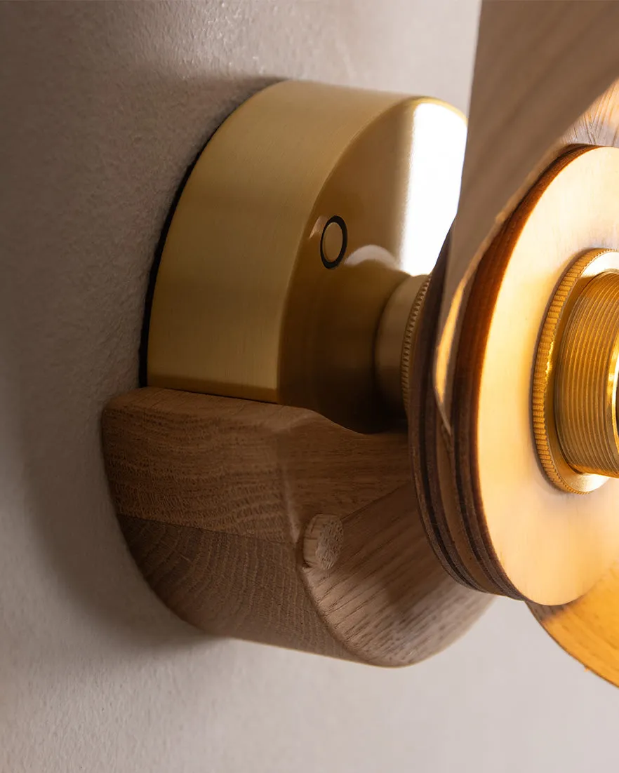 Verso Wireless Wall Light