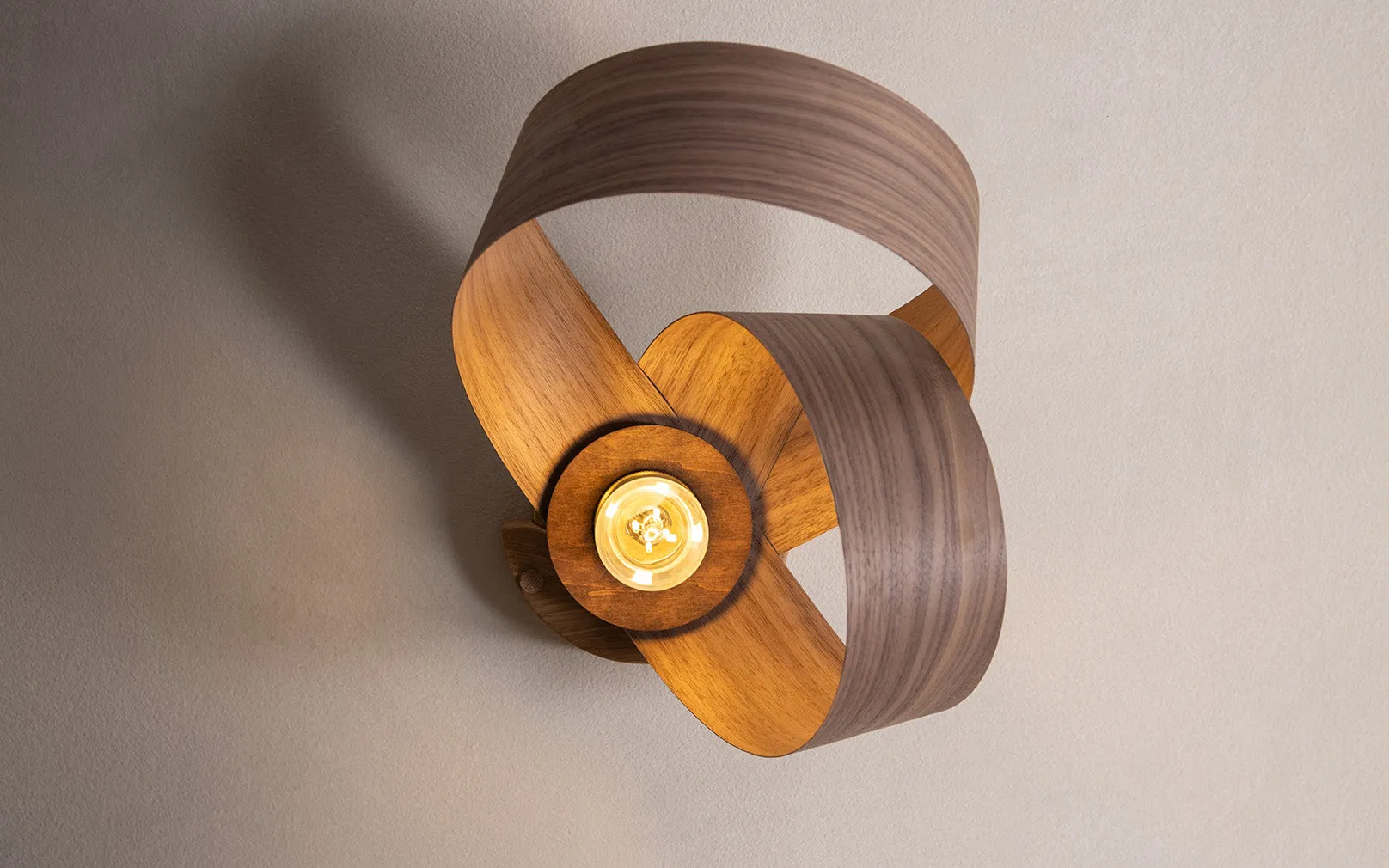 Verso Wireless Wall Light