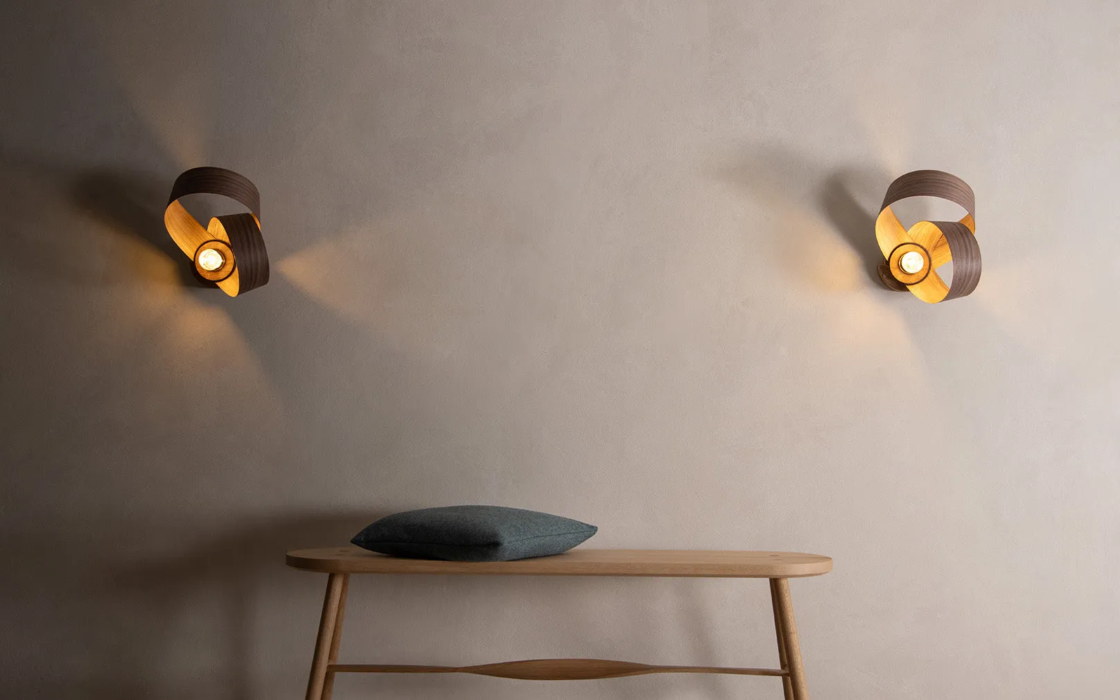 Verso Wireless Wall Light