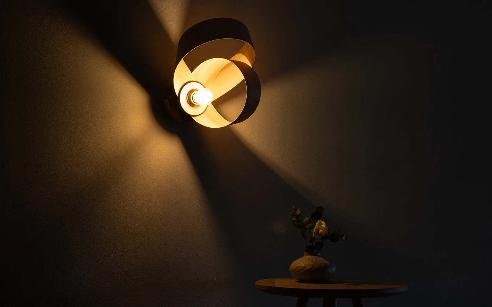 Verso Wireless Wall Light